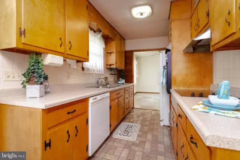 Kitchen - 2403 Harford Rd, Fallston, MD 21047 photo 4 of 5