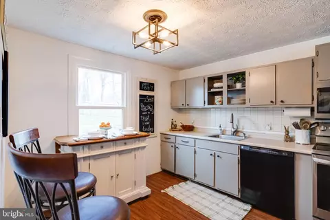 Kitchen - 119 Boxthorn Rd, Abingdon, MD 21009 photo 2 of 4