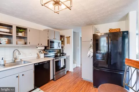 Kitchen - 119 Boxthorn Rd, Abingdon, MD 21009 photo 4 of 4