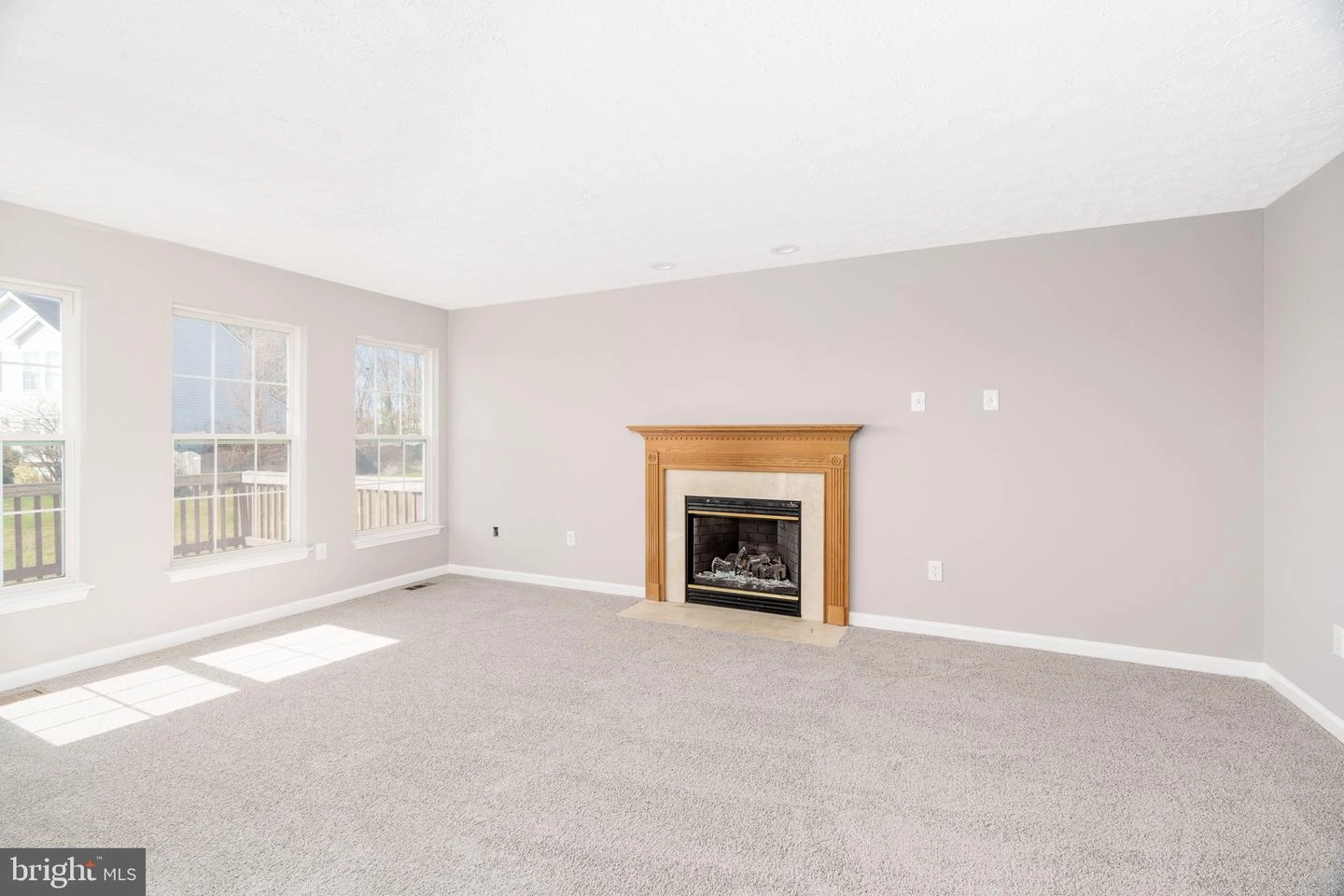 Living - 604 Winesap Ct, Joppa, MD 21085 photo 2 of 3