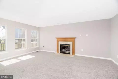 Living - 604 Winesap Ct, Joppa, MD 21085 photo 2 of 3