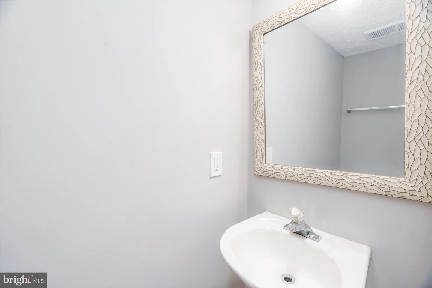 Bath - 604 Winesap Ct, Joppa, MD 21085 photo 2 of 4