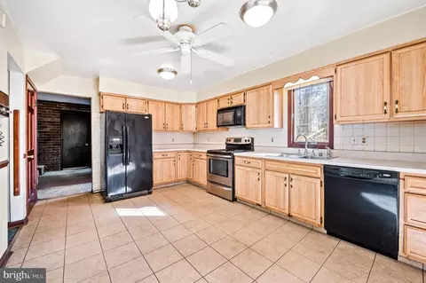Kitchen - 1921 Oakmont Rd, Fallston, MD 21047 photo 2 of 3