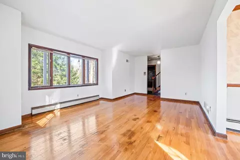 Living - 1921 Oakmont Rd, Fallston, MD 21047 photo 1 of 2
