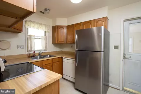 Kitchen - 1034 Erwin Dr, Joppa, MD 21085 photo 2 of 3
