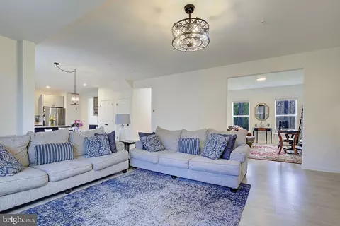 Living - 637 Trimble Rd, Joppa, MD 21085 photo 2 of 2