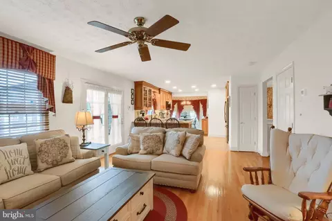 Living - 311 Boeing Ct, Abingdon, MD 21009 photo 6 of 9