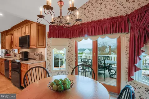 Dining - 311 Boeing Ct, Abingdon, MD 21009 photo 4 of 5