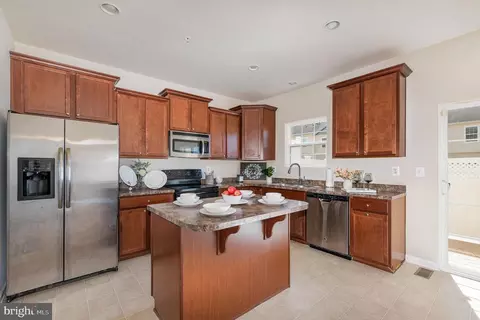 Kitchen - 166 Joppa Farm Rd, Joppa, MD 21085 photo 3 of 5