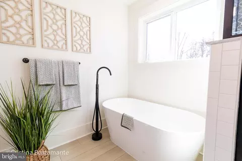 Bath - 2101 Parsonage Ln, Fallston, MD 21047 photo 6 of 15