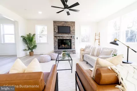 Living - 2101 Parsonage Ln, Fallston, MD 21047 photo 14 of 16