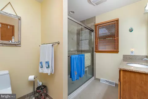 Bath - 4110 E Baker Ave, Abingdon, MD 21009 photo 2 of 4