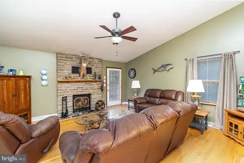Living - 4110 E Baker Ave, Abingdon, MD 21009 photo 4 of 12