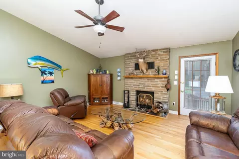 Living - 4110 E Baker Ave, Abingdon, MD 21009 photo 5 of 12