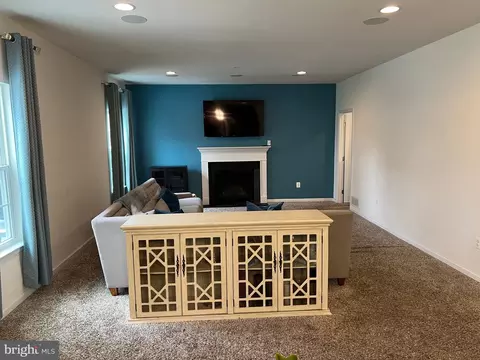 Living - 528 Potomac Rd, Joppa, MD 21085 photo 2 of 7