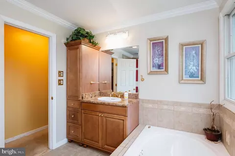 Bath - 2117 Brookhaven Ct, Fallston, MD 21047 photo 2 of 5
