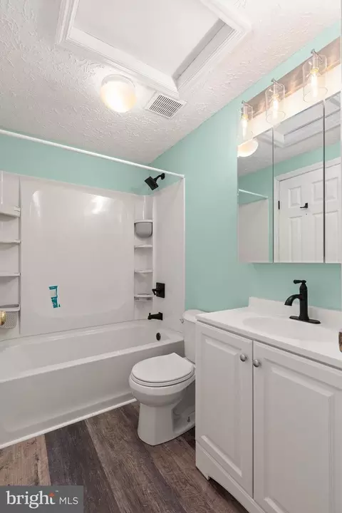 Bath - 1237 Valley Leaf Ct, Edgewood, MD 21040 photo 2 of 3