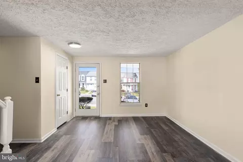 Living - 1237 Valley Leaf Ct, Edgewood, MD 21040 photo 2 of 2