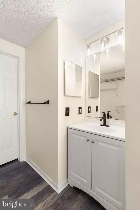 Bath - 1237 Valley Leaf Ct, Edgewood, MD 21040 photo 1 of 3
