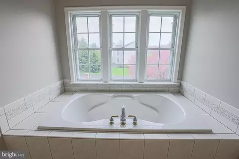 Bath - 1413 Hidden Valley Ct, Fallston, MD 21047 photo 6 of 8