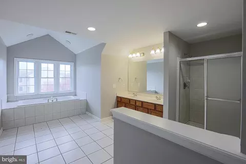 Bath - 1413 Hidden Valley Ct, Fallston, MD 21047 photo 3 of 8