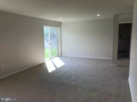 Living - 995 Pagonia Dr, Joppa, MD 21085 photo 2 of 3