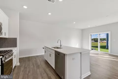 Kitchen - 737 Pickerel Pl, Joppa, MD 21085 photo 5 of 6