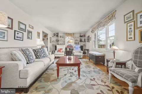 Living - 404 Fowler Ct, Joppa, MD 21085 photo 4 of 6