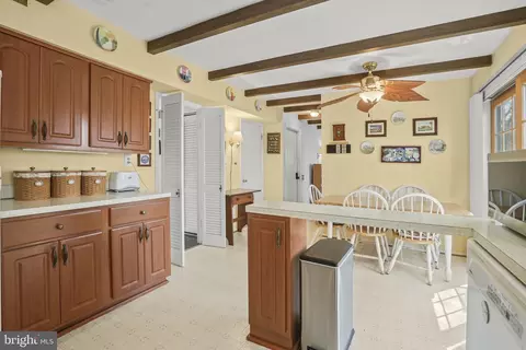 Kitchen - 404 Fowler Ct, Joppa, MD 21085 photo 4 of 7