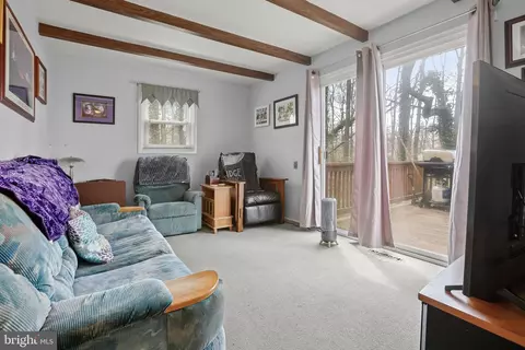 Living - 404 Fowler Ct, Joppa, MD 21085 photo 6 of 6
