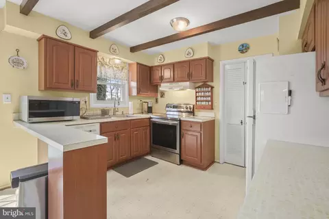 Kitchen - 404 Fowler Ct, Joppa, MD 21085 photo 3 of 7