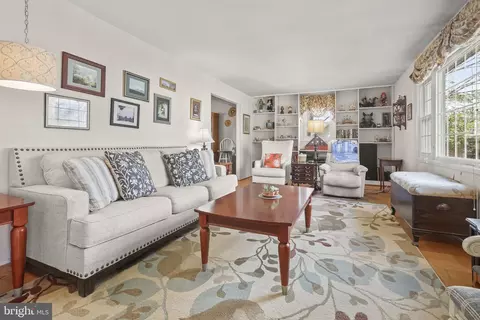 Living - 404 Fowler Ct, Joppa, MD 21085 photo 3 of 6