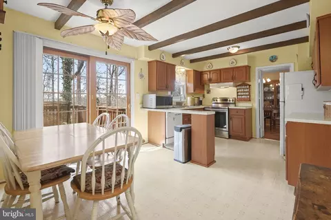 Kitchen - 404 Fowler Ct, Joppa, MD 21085 photo 5 of 7