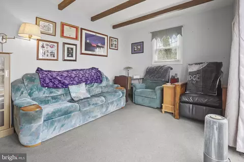 Living - 404 Fowler Ct, Joppa, MD 21085 photo 5 of 6