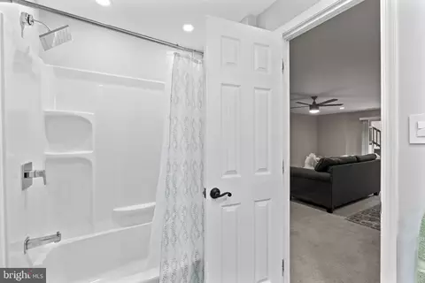 Bath - 311 Sunray Ct, Abingdon, MD 21009 photo 4 of 4