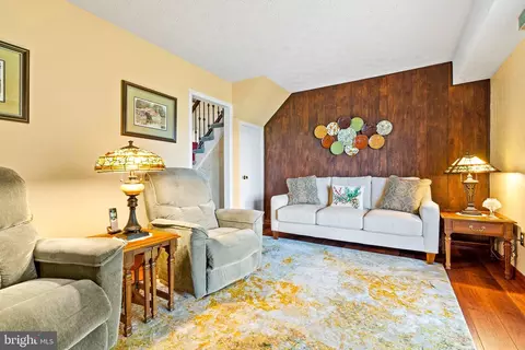 Living - 301 Summerfield Ct, Joppa, MD 21085 photo 3 of 4