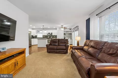 Living - 1011 Stone Ct, Joppa, MD 21085 photo 2 of 7