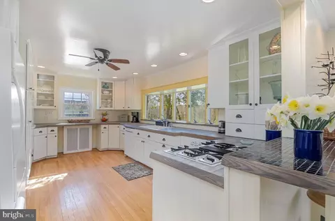 Kitchen - 805 Old Joppa Rd, Joppa, MD 21085 photo 2 of 10