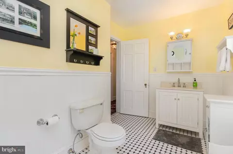 Bath - 805 Old Joppa Rd, Joppa, MD 21085 photo 2 of 10