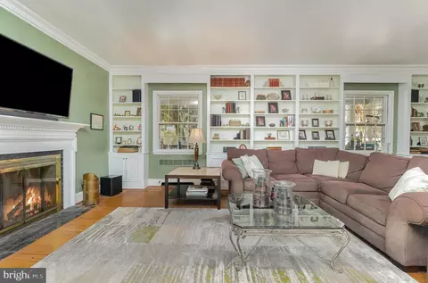 Living - 805 Old Joppa Rd, Joppa, MD 21085 photo 3 of 9
