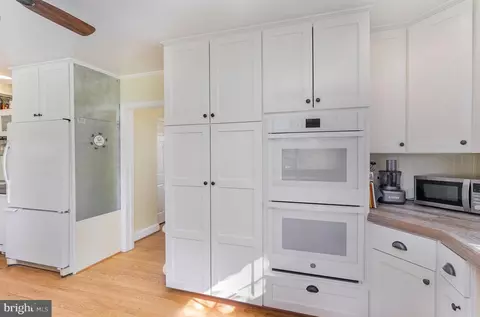 Kitchen - 805 Old Joppa Rd, Joppa, MD 21085 photo 4 of 10