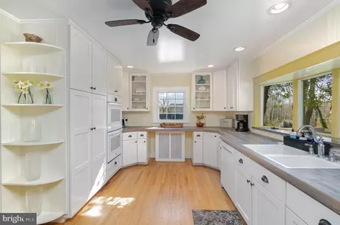 Kitchen - 805 Old Joppa Rd, Joppa, MD 21085 photo 3 of 10