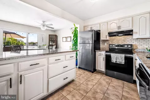 Kitchen - 526 Riviera Dr #A, Joppa, MD 21085 photo 4 of 5