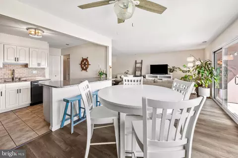 Dining - 526 Riviera Dr #A, Joppa, MD 21085 photo 2 of 2