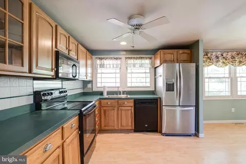 Kitchen - 505 Haverhill Rd, Joppa, MD 21085 photo 5 of 6