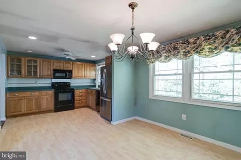 Kitchen - 505 Haverhill Rd, Joppa, MD 21085 photo 2 of 6