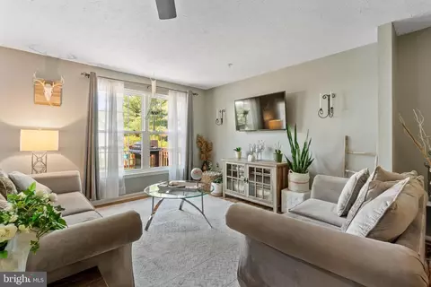 Living - 636 Stone Mill Ct, Abingdon, MD 21009 photo 1 of 6