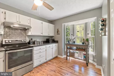 Kitchen - 636 Stone Mill Ct, Abingdon, MD 21009 photo 4 of 6