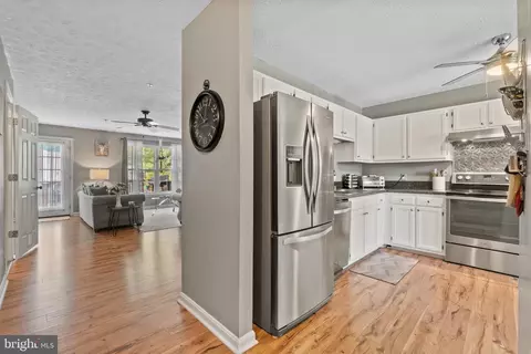 Kitchen - 636 Stone Mill Ct, Abingdon, MD 21009 photo 2 of 6