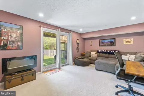 Living - 636 Stone Mill Ct, Abingdon, MD 21009 photo 5 of 6